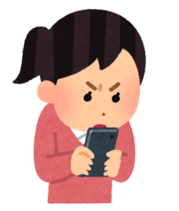 けわしい顔でスマホを見ている、女性のイラスト（いらすとや）